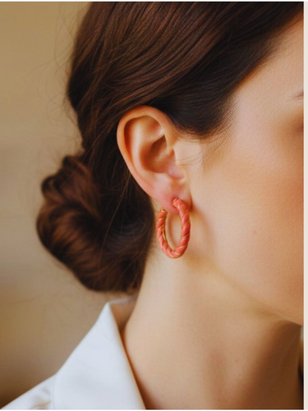 Vintage 1980s Coral Pink Twisted Hoop Earrings Gold Wire Wrapped Clip On